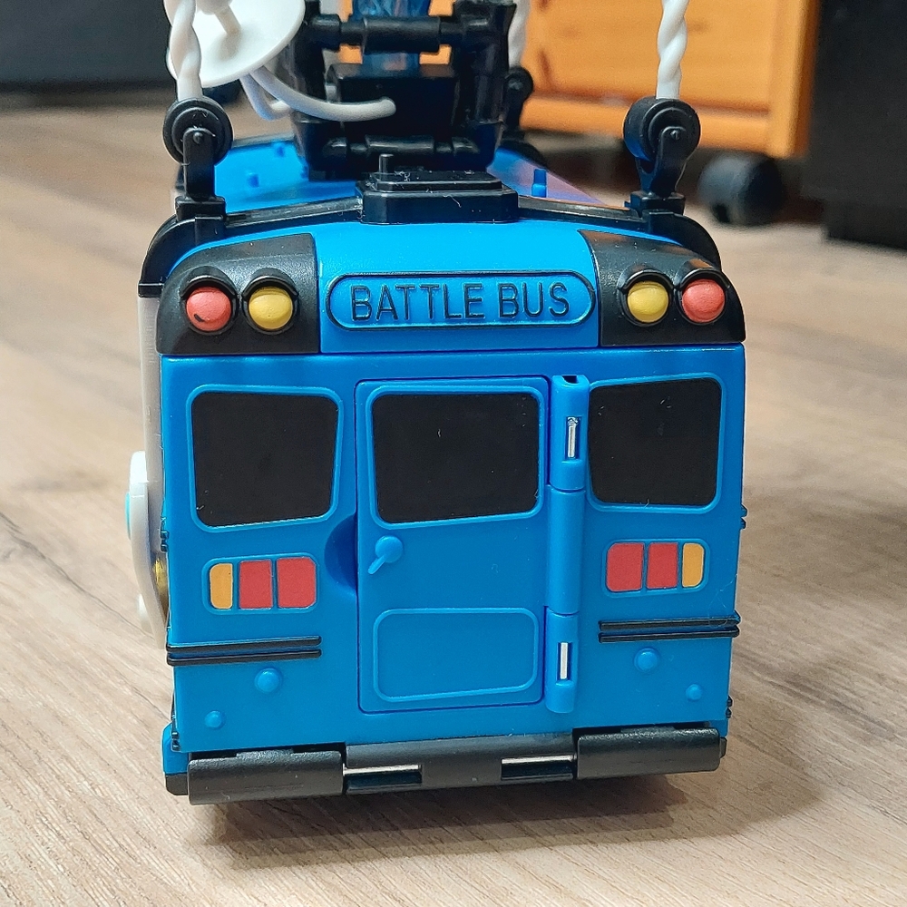 🚌 Fortnite Battle Bus Deluxe Vehicle.
